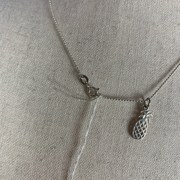 Sterling silver pineapple necklace - Picture 4 of 5